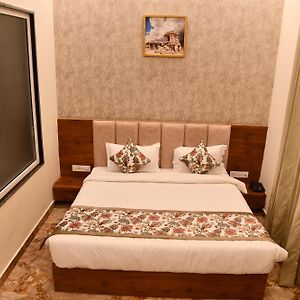 Deluxe Studio